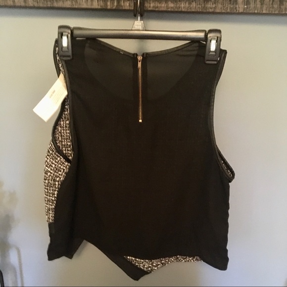 Asymmetrical tweed sleeveless top Size M - Picture 2 of 3